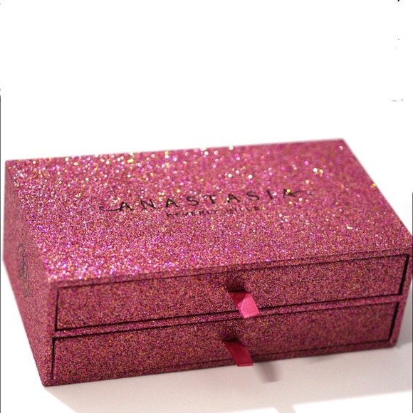 Anastasia Beverly Hills Other - Anastasia Beverly Hills Sultry Eyeshadow Vault